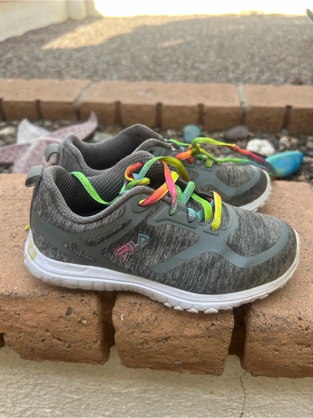 Kids Fila Sneakers Sz 13 - Picture 3 of 6